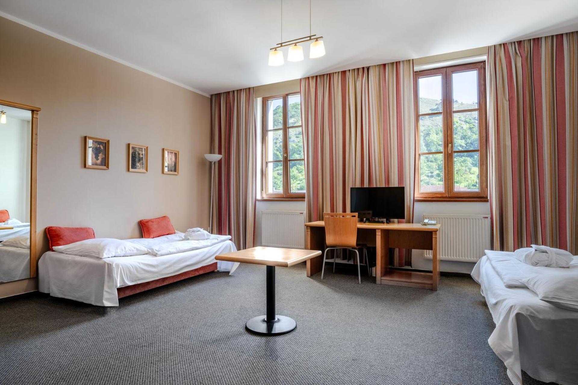 Hotel Galant Мікулов Екстер'єр фото