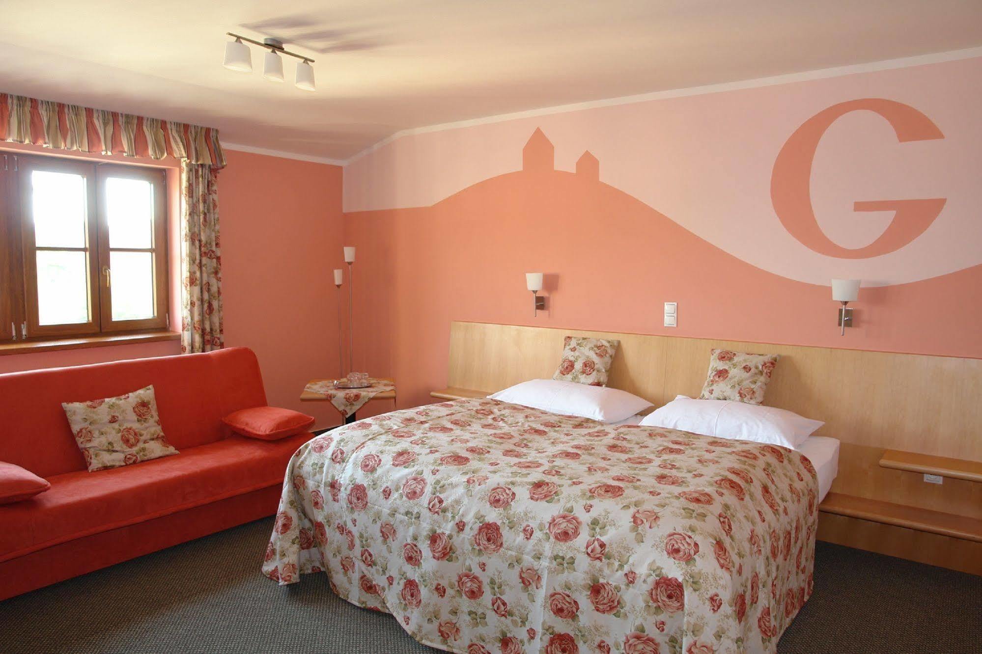 Hotel Galant Мікулов Екстер'єр фото